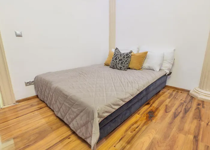 3br In Old Town - Self Check-in - 1 - Sleep Up To 8 아파트 *
