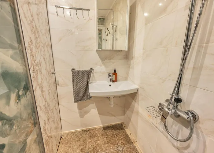 아파트 3br In Old Town - Self Check-in - 1 - Sleep Up To 8 *